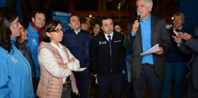 El parque cuenta con nuevas zonas de juegos infantiles, gimnasios al aire libre, senderos, mobiliario e iluminación.