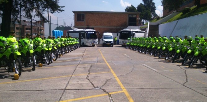 Alcaldía Peñalosa entrega nuevas motos, carros y buses 