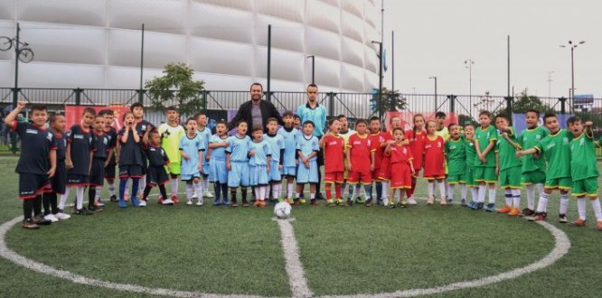 En Chapinero se fortalece el deporte con la entrega de uniformes para los participantes de las olimpiadas locales