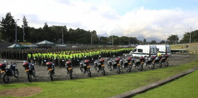 Llegan nuevos policías, motos y vehículos para reforzar seguridad en Bogotá