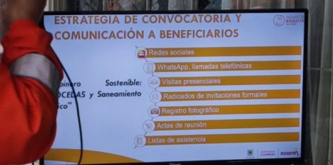 Foto de presentación de proyectos con la comunidad en El Verjón