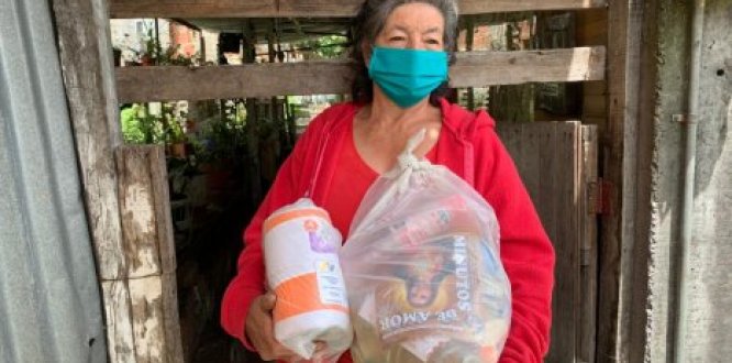 Vecinos de Chapinero donan mercados a familias vulnerables de la localidad