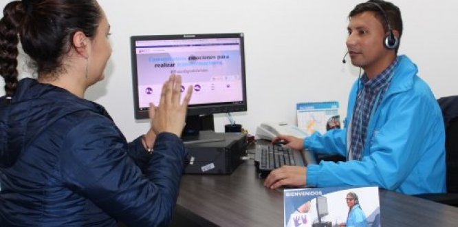 De acuerdo al último Censo realizado por el DANE, en Bogotá se encontraban 54.092 personas sordas, de las cuales 26.910 son mujeres y 27.182 hombres. 