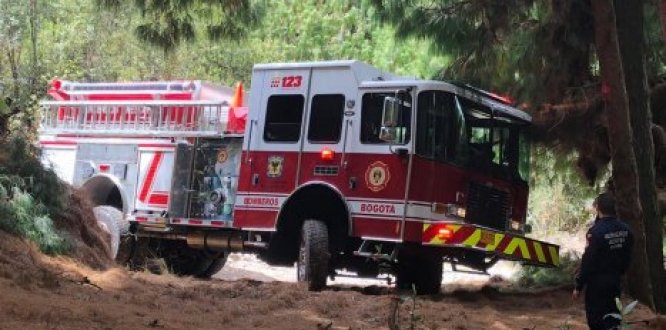 Entrega inaugural de la máquina de bomberos 4x4 en Chapinero Entrega inaugural de la máquina de bomberos 4x4 en Chapinero