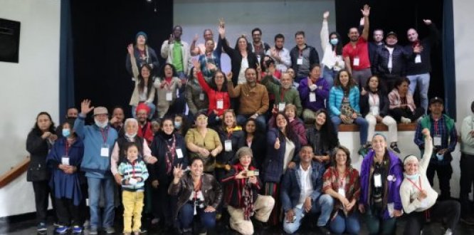 Foto del Alcalde Local Óscar Ramos con un grupo de campesinos huerteros de Chapinero Chapinero Siembra Esperanza con el Primer encuentro de huerteras y huerteros de la localidad