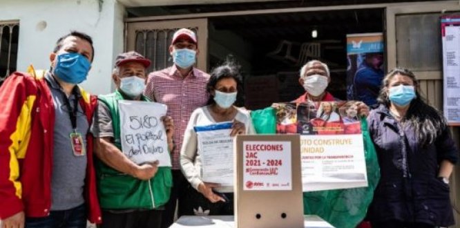 Foto de Alcalde Chapinero en puesto de votación 20.000 Dignatarios de las JAC se elegirán el 28 de noviembre