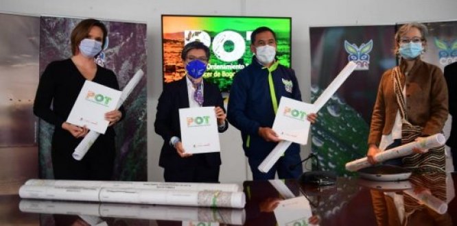 Foto de la alcaldesa Claudia López durante el evento Alcaldesa radicó el POT para el Renacer de Bogotá 2022-2035