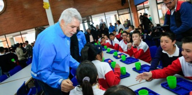 Alcalde Peñalosa anuncia reducción histórica en deserción escolar en Bogotá