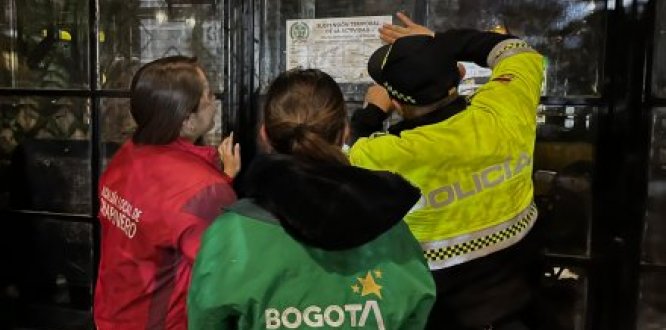 Foto de sellamiento de autoridades a un bar en la calle 85