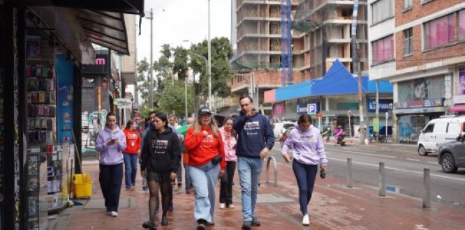 Foto de recorrido de la Alcaldesa Alexandra Mejía con el Subsecretario de Gestión Local de la Secretaría de Gobierno, Eduardo Garzón Torres.