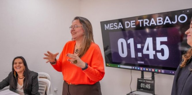 Alcaldesa Local Alexandra Mejía Guzmán en encuentro PYBA
