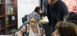 Fotos de personas hablando