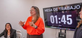 Alcaldesa Local Alexandra Mejía Guzmán en encuentro PYBA